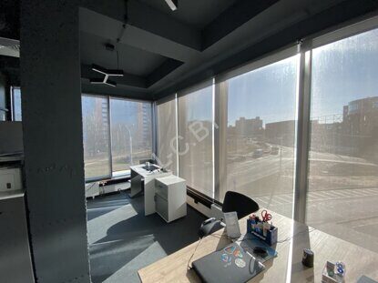 Рольшторы в офисе на панорамных окнах